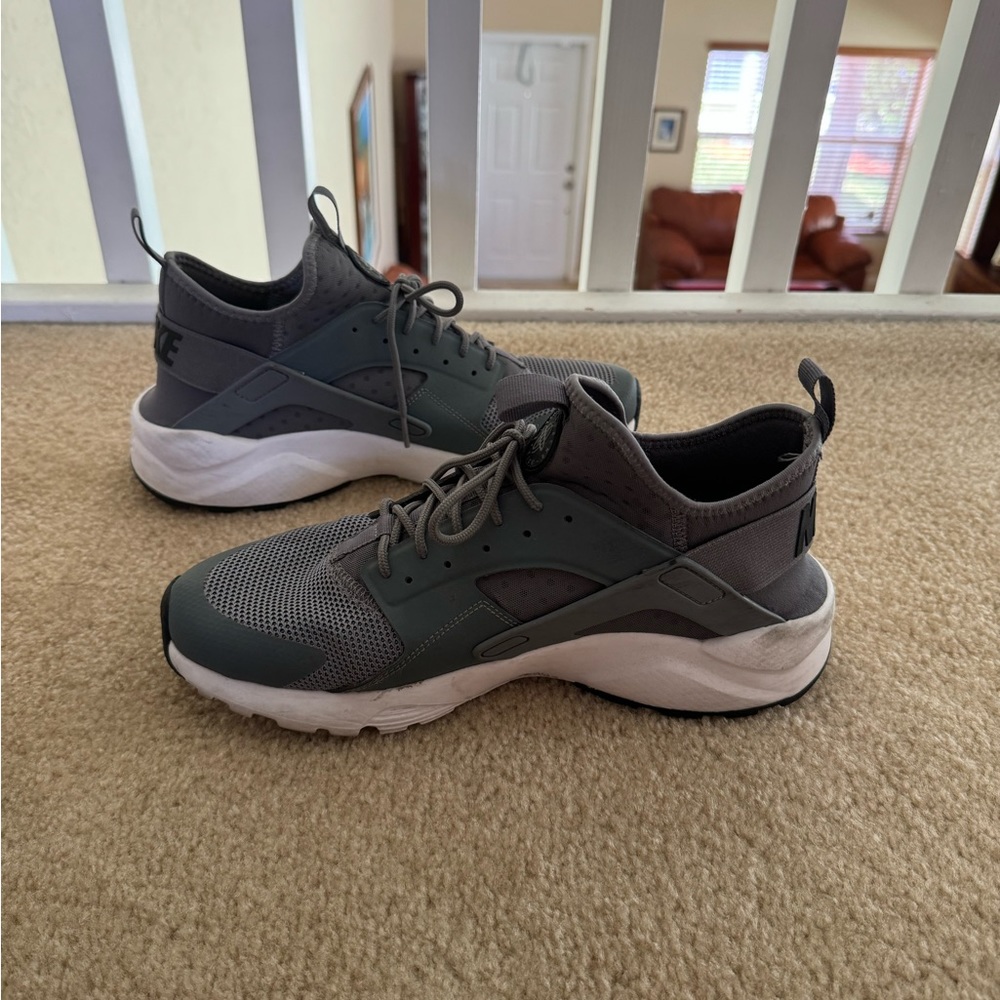 10.5 Nike Huarache